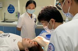 阿娇厦门出差意外伤头部 伤口缝数十针吓坏朋友们