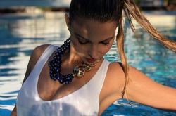 强尼德普小24岁金发新欢曝光 比前妻还年轻辣