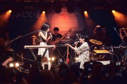 脆乐团主唱演唱会求婚成功 交往丁丁10年想婚了