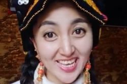 藏族网红拉姆直播途中被前夫淋汽油怎么回事