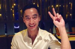 赖弘国新恋情疑曝光 医界王阳明晒名媛回眸甜笑发文