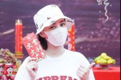 阿娇钟欣潼伤口照曝光 为戏赶进度带伤开机