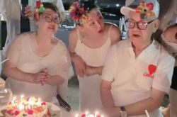 83岁父亲因病过世 蓝心湄哽咽泪诉