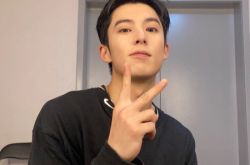 王鹤棣球赛犯规爆粗口飙骂裁判暴怒离场