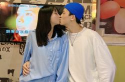 野比小音和男友源大刘秀恩爱 牵女友参加选秀被骂