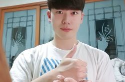 破百万丑萌韩漫作者照片曝光 居然是个帅小伙