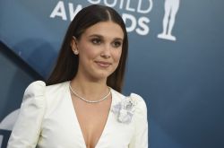 Millie Bobby Brown怒揭路人偷拍 说了不要还被偷拍