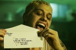 阿姆经典名曲《Stan》被恶搞成PS5广告 本尊还惊喜客串现身