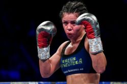 女拳王Viviane Obenauf一拳KO老公 新婚富商不到一年