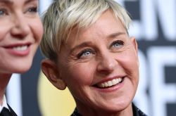 熬过连爆丑闻复出不到3个月 《艾伦秀》主持人自爆确诊新冠