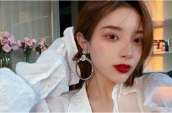 温精灵自认整容了 爆夜店私生活越来越难看