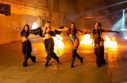 Jesy Nelson退团 被呛长相恐怖看负评看到上瘾