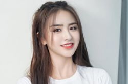 金子涵P图重大事故 倒影忘记修现形了