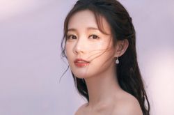 李一桐自爆演员内幕 长一颗痘痘被罚500