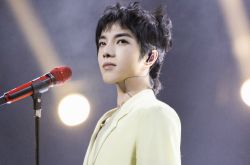 华晨宇张碧晨女儿正面照 中英文名疑曝光