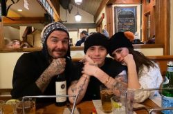 布鲁克林把未婚妻双眼刺在脖子上 爱妻成痴被怼太丑