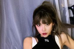 斗鱼周淑怡cosplay新照 修图假得像蜡像