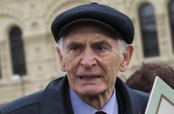 87岁俄国宝级演员Vasily Lanovoy新冠逝世 妻子染疫入院