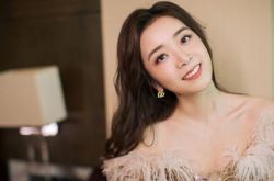 LPL主持余霜照片曝光 真实身材太粗了