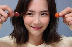 刘荷娜躺公公大腿 亲昵互动引骂声