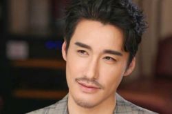 胡兵眼睛惊传看不清怎么回事 春节前夕急动手术