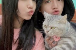 谢和弦6月再婚娶莉娅 求婚现场激动哭了