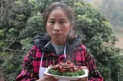 蜀中桃子姐是哪里的人 年收入多少农村大姐人气爆棚