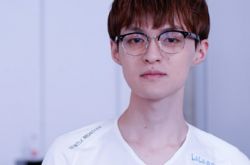 FOFO朱骏岚抽电子烟被骂 遭罚款禁赛