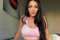 巴西女模Claudia撞脸女神梅根福克斯爆红 这3个妆容是性感关键