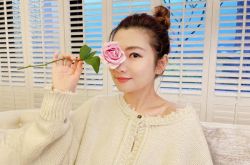 Selina晒珍贵手写诗回忆爷爷