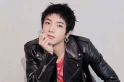 华晨宇感性喊话谢谢一路支持 当爸完全不影响人气