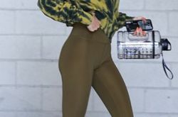 肯达尔·詹娜体重身高多少？逆天长腿艺术身材藏不住