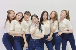 女团Elris成员边打工边宣传 