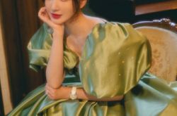 张萌光头怎么回事 背后是病床粉丝吓傻