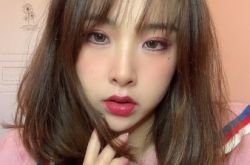 璐英流车祸高位截瘫 花4年坐起来成美妆网红