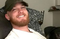 好莱坞童星自家轻生 女友也在场崩溃了