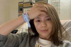 创作歌手施羽神经痛入院 眼球像被针刺