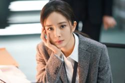 杨幂17岁照片曝光 质疑被整容了