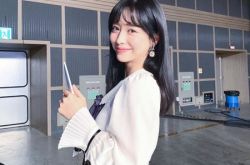 洪秀儿整容成范冰冰不后悔 护照差太远遭海关拦下近况曝光