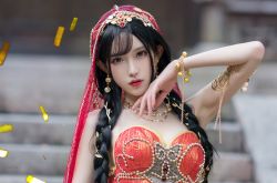 腐团儿cosplay《航海王》蛇姬走红 