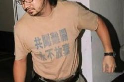 刘德华弟弟刘德盛曝光 落腮胡身材壮硕兄弟不像