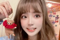 郝一点整容前照片曝光 黑皮肤小眼睛女大十八变呀