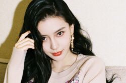 Angelababy戒烟11年戒不掉 当街被拍乱丢烟蒂