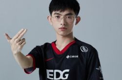 LOL选手圣枪哥遭女粉丝暴打怎么回事