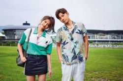 李国毅夫妇婚后首露面 妻子小腹隆起踩平底鞋