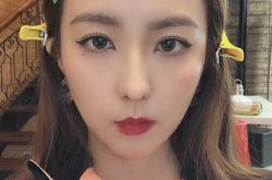 周晓涵曝床照一块布遮不住 我懂你们躁动不安