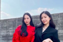 孙娜恩妹妹合照曝光 高颜值基因强大