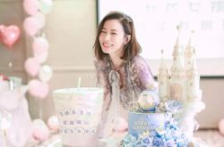 佘诗曼生日收528枝玫瑰 结婚了吗有男友吗