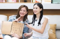 张柏芝遭闺蜜爆脱单 生日派对乐当3傻