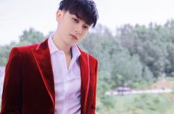 黄子韬新公司超奢华装潢曝光 继承财产超有钱